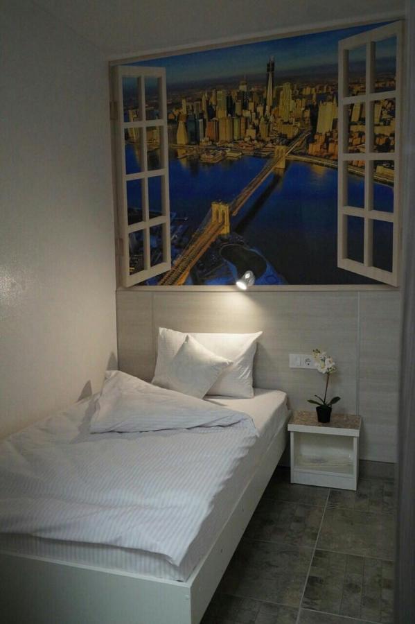 Smart Hotel Rooms Near Metro 24/7 Kiev Exterior foto
